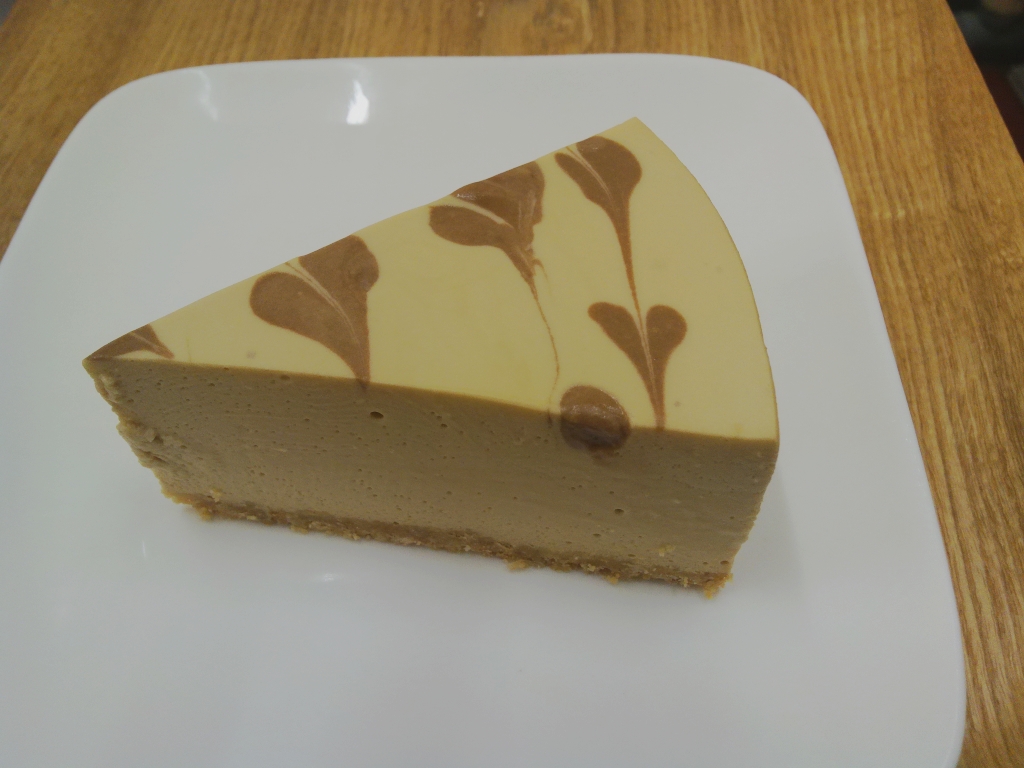 エスプレッソﾚｱﾁｰｽﾞ　440円