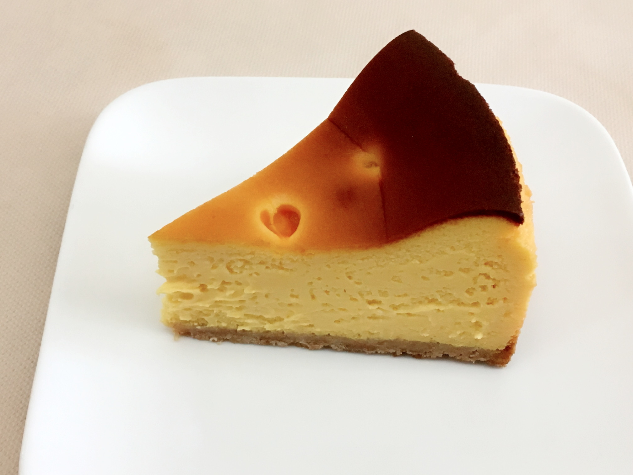 マンゴーのベイクドチーズ　520円