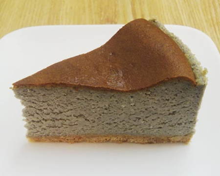 黒ごまチーズケーキ 520円