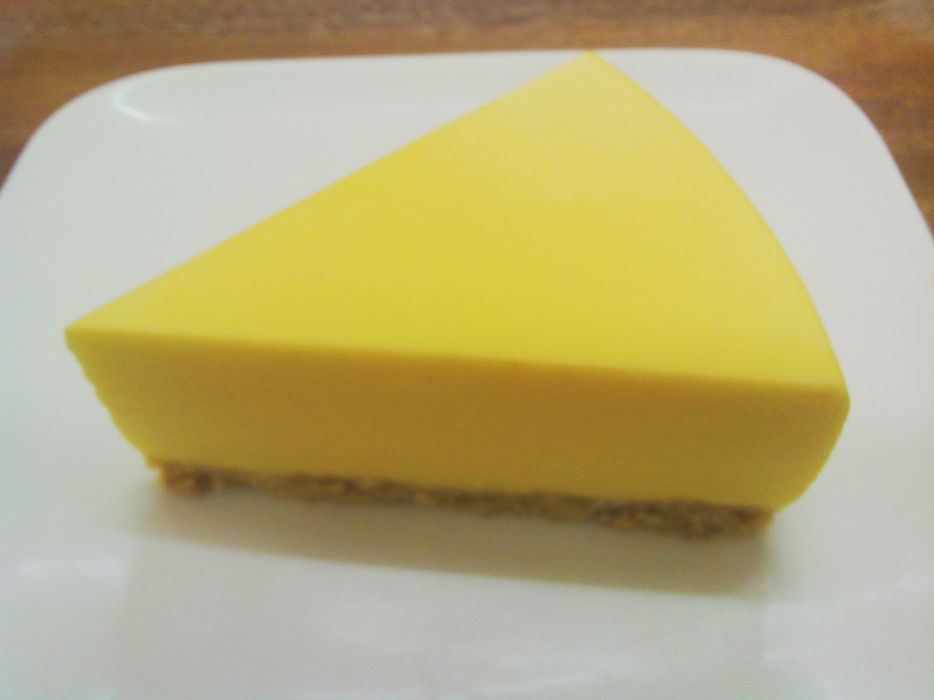 マンゴーのレアチーズケーキ　420円