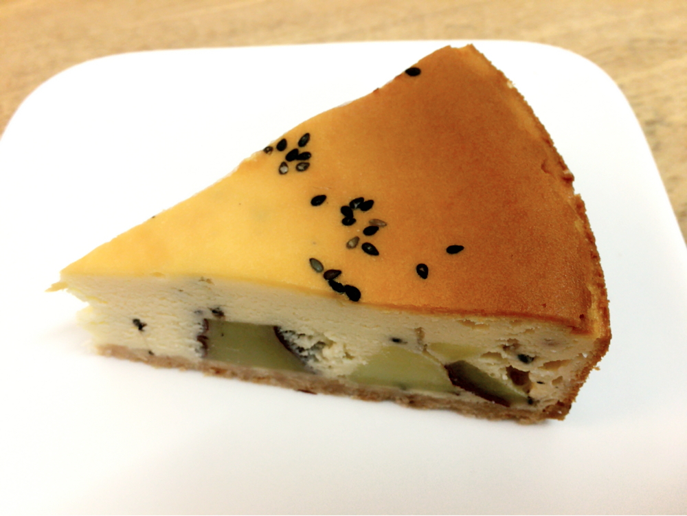 さつまいもとゴマのチーズケーキ 420円 さつまいもとゴマのチーズケーキ 420円